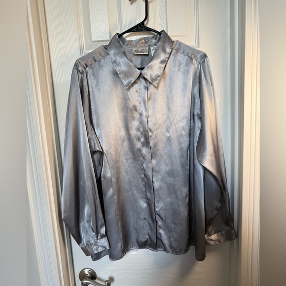 Kathie Lee Woman blouse, shiny silver fabric, long sleeve, Size 18W/20W 38/40 - Picture 1 of 7